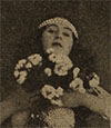 Marie HlouĹˇkovĂˇ. Zdroj: DivadelnĂ­ list, roÄŤ. 1 (1925/26), ÄŤ. 11, s. 1.